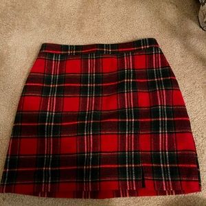 Hollister Skirt- never worn. tags on